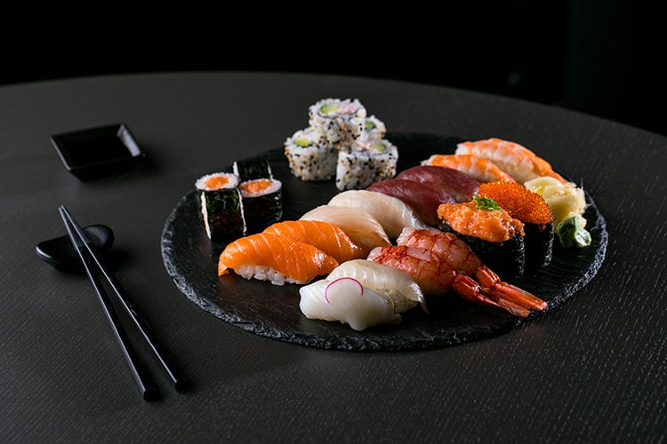  Il menu di Taki comprende piatti caldi e freddi della cucina giapponese tradizionale Dove mangiare a Roma? Ta rooftop, piazze storiche e vigne