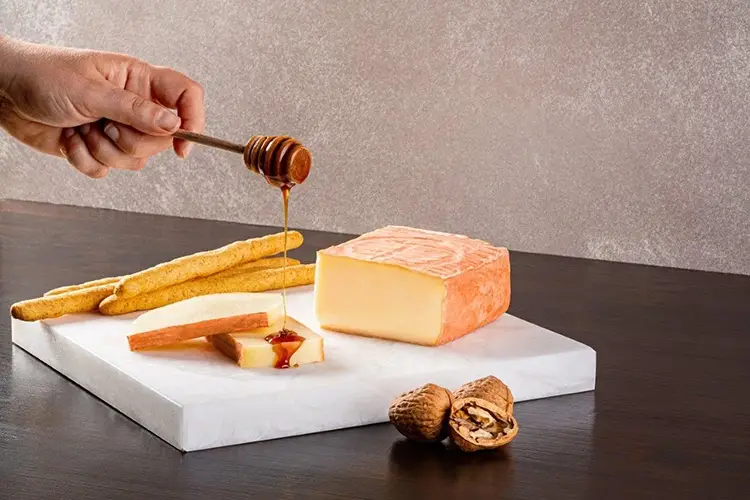 Proseguono le attivit&agrave; di promozione del Taleggio Dop oltre confine Il Taleggio Dop conquista l&rsquo;EuropaTra webinar e video ricette