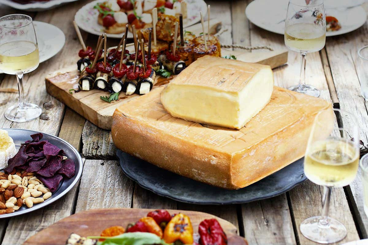 Taleggio DOP, un'antica ricetta che tramanda una bontà morbida e avvolgente