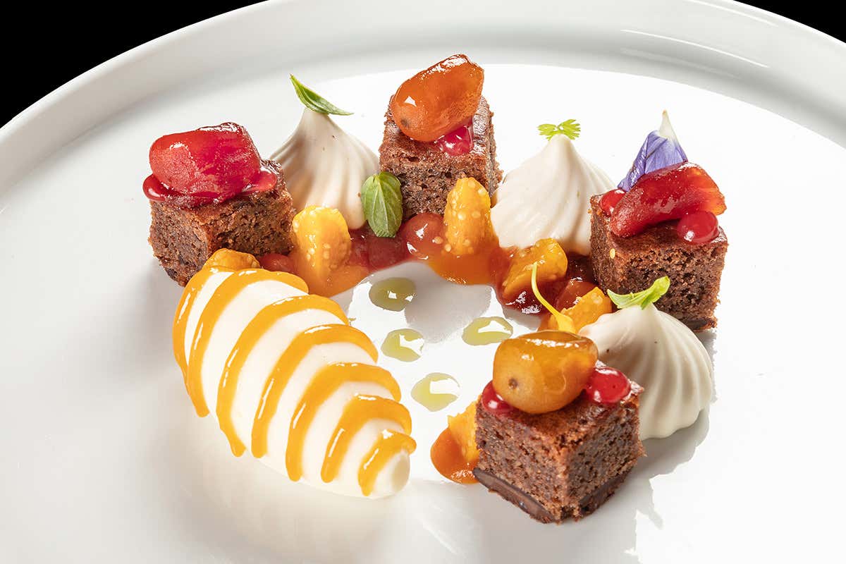 Tangerine, tamarillo, bufala Tangerine, tamarillo, bufala