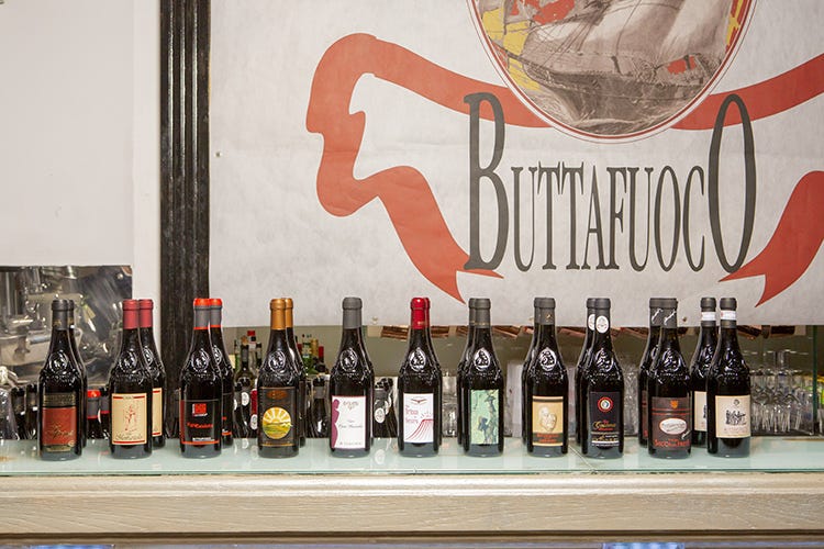 Le etichette di Buttafuoco (Tanti auguri Buttafuoco Storico Il club festeggia i 24 anni a Milano)