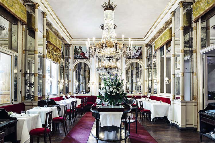 Sala Risorgimento (Tanti auguri a Del Cambio Torta, cena e tante novità)