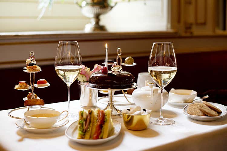 L'Afternoon Tea a Farmacia Del Cambio (Tanti auguri a Del Cambio Torta, cena e tante novità)