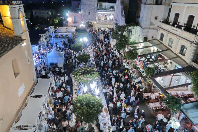 (Taormina Cooking Fest 3mila visitatori alla 3ª edizione, record) (Taormina Cooking Fest 3mila visitatori alla 3ª edizione, record)