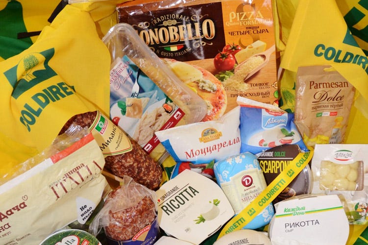 Prodotti italiani taroccati in vendita in Russia (Russia, l’embargo sul cibo costa un miliardo al made in Italy)
