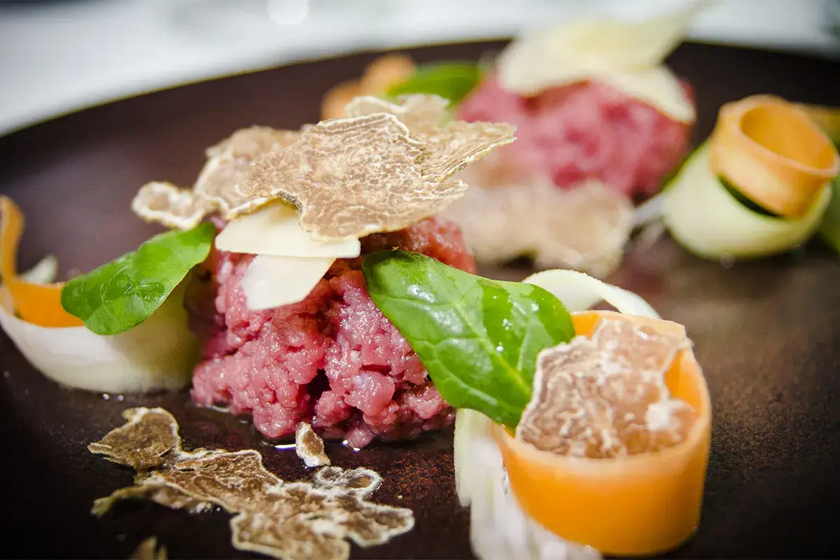 Tartare di Fassona tradizionale con tartufo bianco d'Alba