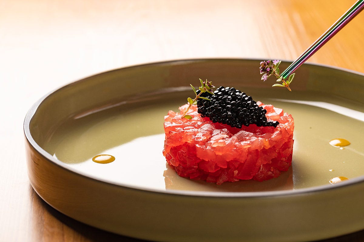 Tartare di tonno, uova di caviale e salsa ponzu Caviale Beluga di Caviar Giaveri, un’eccellenza tutta italiana