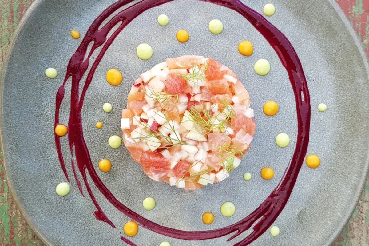 Tartare di trota con pompelmo e finocchi