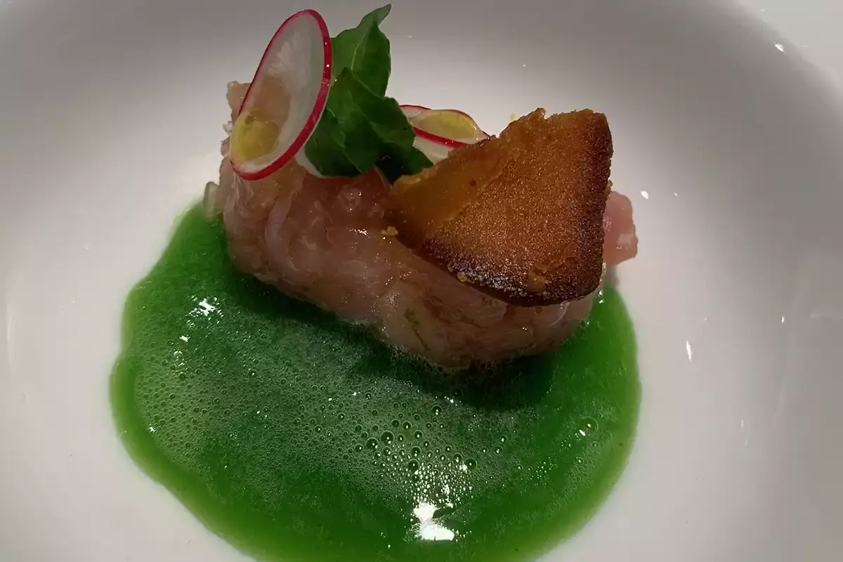 Tartare di ricciola e bottarga di muggine Sara Preceruti: la vivacit&agrave; entra nel piatto