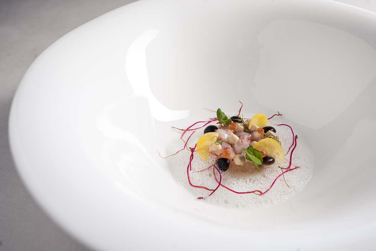 Tartare di gamberi, Pioppini, Barbabietole gialle,  Caviale di trota, Maionese ai gamberi Quellenhof Luxury Resort Lazise, la dolce vita sul lago