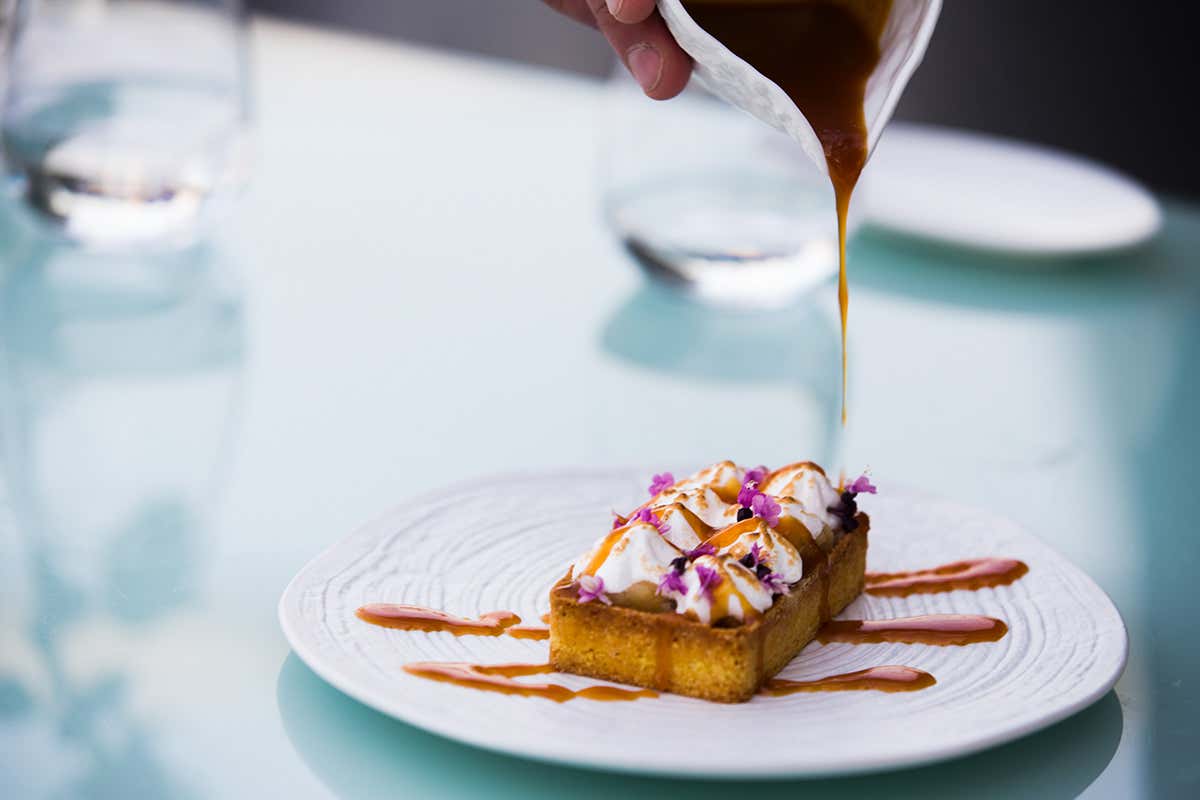 Tartelletta alle mele, mandorle e caramello salato Ristorante o locale? Tutte e due! Ecco il segreto dell’Hi-Res