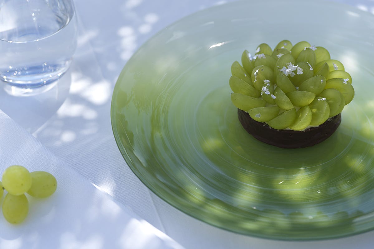 Tartelletta cioccolato uva e Franciacorta I grandi classici guardando il lago al ristorante La Celeste