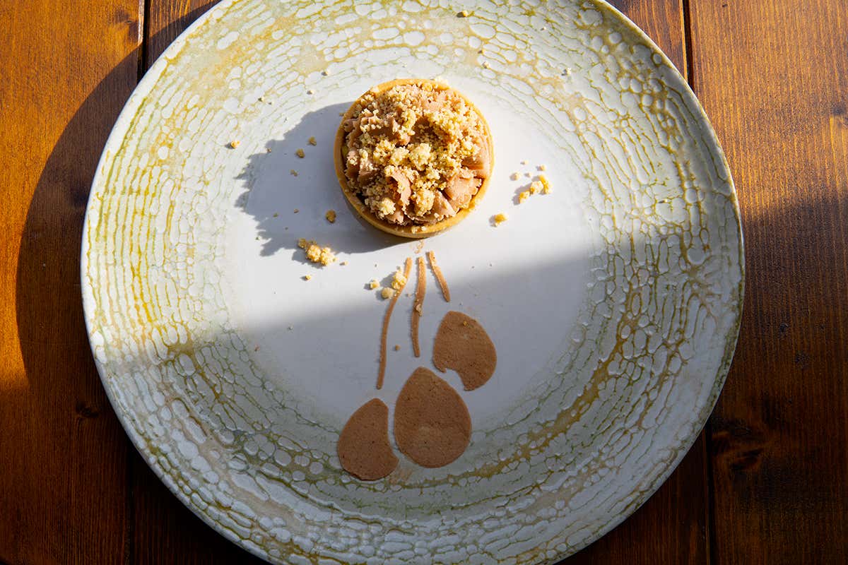 Tartelletta crema cioccolato e caffè, mousse di mascarpone e granella di nocciola