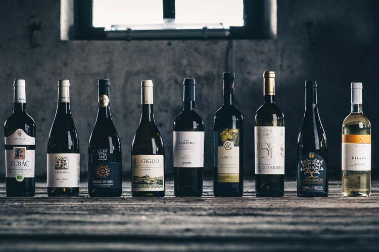 Le etichette di Bianchello d'Autore (Alla fiera del tartufo di Acqualagna Premi per Uliassi e Cucinelli)