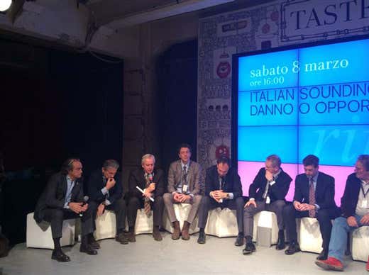 da sinistra: Davide Paolini, Piero Gonnelli, Giuseppe Liberatore, Nicola Cesare Baldrighi, Roberto Moncalvo, Corradino Marconi, Mario Guidi e Oliviero Toscani