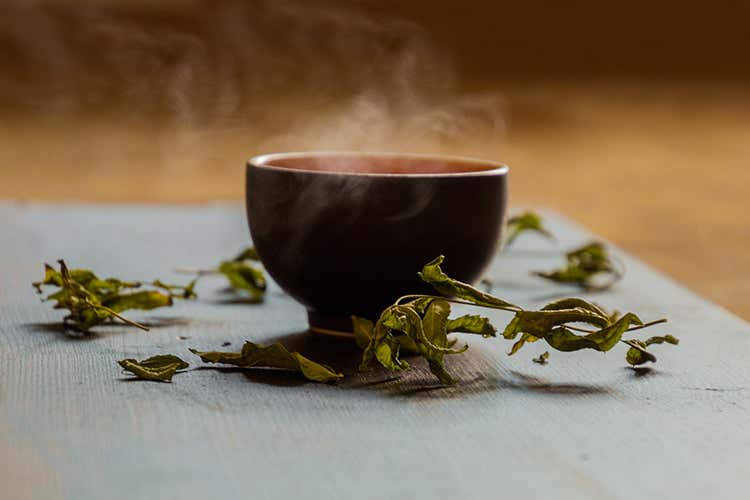 Viaggiare immersi negli aromi Con una tazza di tè è possibile Viaggiare immersi negli aromi Con una tazza di tè è possibile