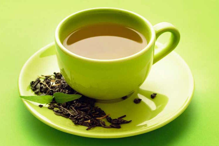 Tè verde, innumerevoli effetti benefici ma senza esagerare... contiene caffeina