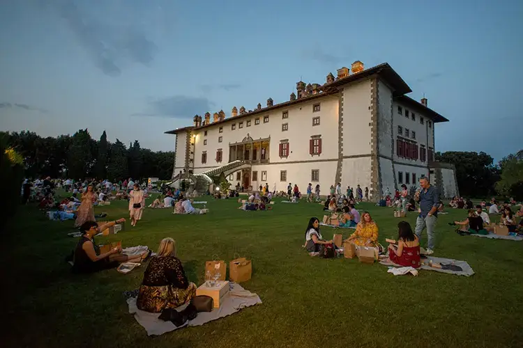 Tutti i gioved&igrave; di luglio appuntamento ad Artimino per il Sunset Aperitif