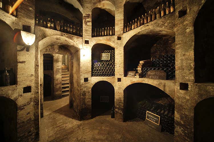 I grandi rossi destinati all'invecchiamento sono quelli di maggior pregio per Montelio - Oltrepò, Montelio guarda indietro Rivisita il suo vecchio Champagne