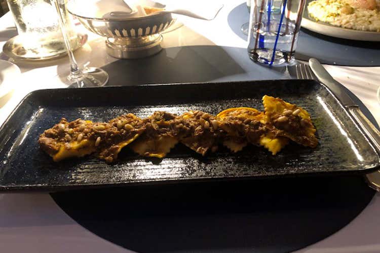 I tortelli di patate del Mugello con rag&ugrave; di cortile olive nere e noci (Terra, tradizione e amore nella cucina di Luigi Incrocci)