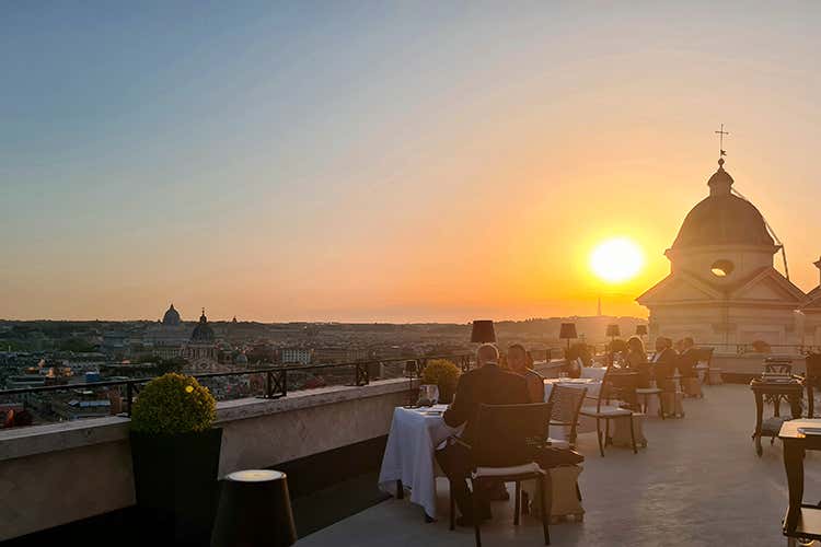 Il ristorante stellato di Trinit&agrave; dei Monti, con un panorama unico su Roma Dove mangiare a Roma? Ta rooftop, piazze storiche e vigne