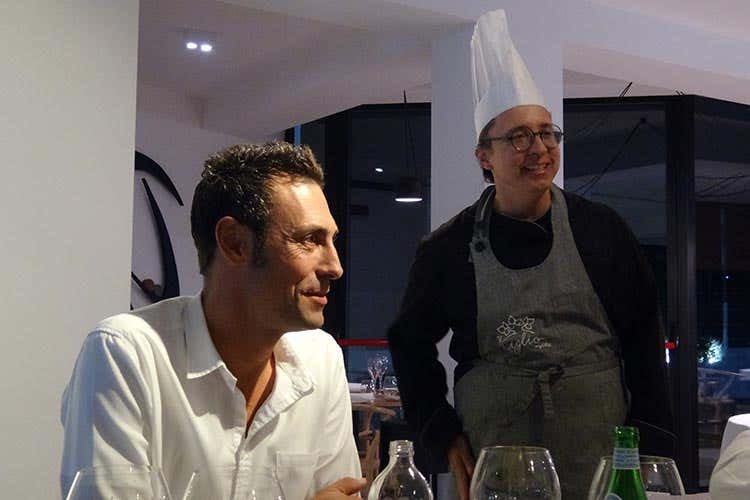 Luca Santini (presidente Unione regionale Cuochi Marche) e Enrico Mazzaroni (Territorio e ricordi mixati nei piatti Il Tiglio torna in vita e non teme il domani  DA FINIRE)