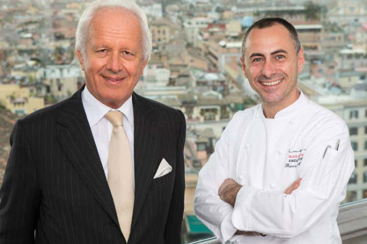 Roberto Wirth e Francesco Apreda (Thanksgiving Day all’Hassler di Roma Apreda ai fornelli tra zucca e tacchino) Roberto Wirth e Francesco Apreda (Thanksgiving Day all’Hassler di Roma Apreda ai fornelli tra zucca e tacchino)