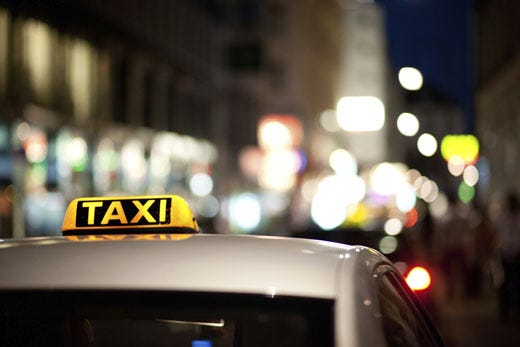 Il tribunale blocca il servizio di Uber 
I tassisti italiani cantano vittoria