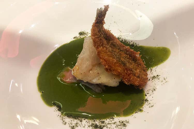 Coda di rospo scottata, zuppa di lardo, fitoplancton, vongole (Tim Butler nelle cucine di Viva Sapori thai con omaggio all&rsquo;Italia)