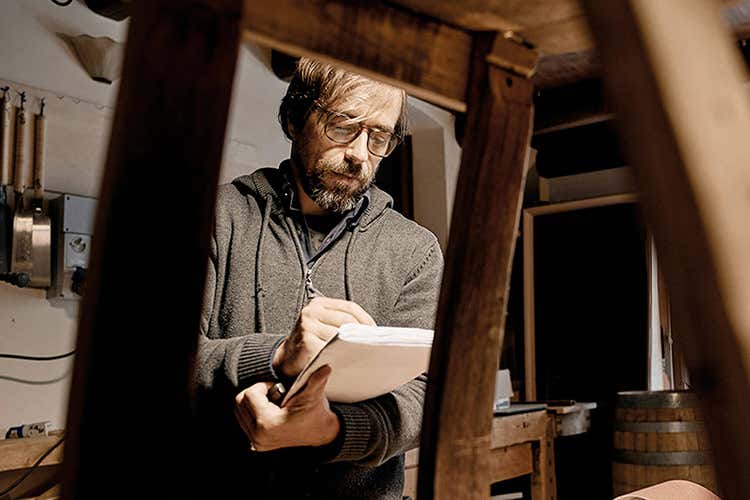 Un progetto sostenibile che aiuta gli adolescenti in difficolt&agrave; - Dalle botti a mobili e giocattoli Il progetto sostenibile di Tinazzi