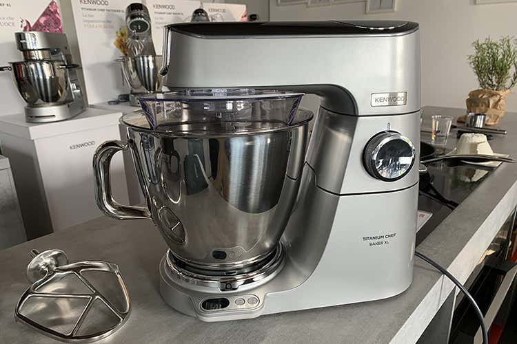 Titanium Chef Baker XL, impastatrice planetaria della linea Chef Davide Oldani: «Fondamentale la formazione sui giovani» Titanium Chef Baker XL, impastatrice planetaria della linea Chef Davide Oldani: «Fondamentale la formazione sui giovani»