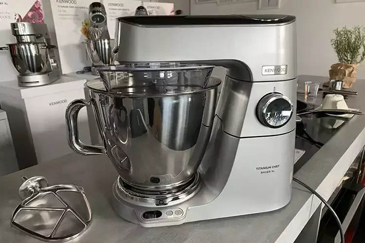 Titanium Chef Baker XL, impastatrice planetaria della linea Chef Davide Oldani: &laquo;Fondamentale la formazione sui giovani&raquo;