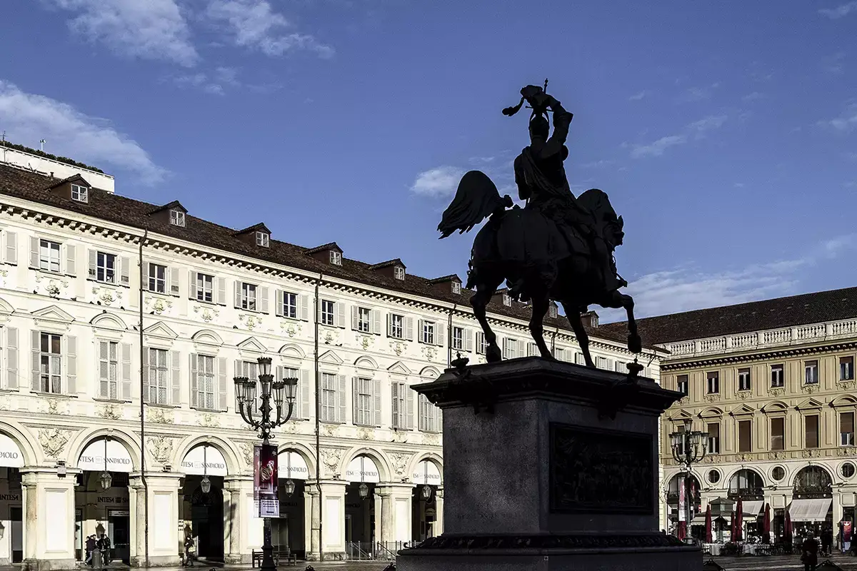 Piazza San Carlo a Torino. Foto: gallerieditalia.com Tra fotografia e cibo: aprono a Torino le Gallerie d&rsquo;Italia
