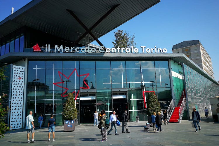 Il Mercato Centrale di Torino, una vetrina dell'artigianato alimentare (Torino, città gastronomica Chef star e tour al Mercato Centrale)