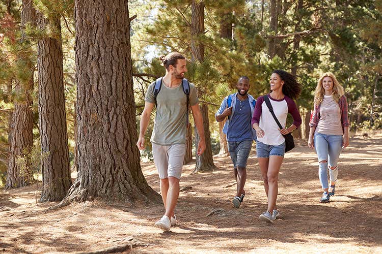 Camminare è un toccasana per corpo e mente (Tornare in forma dopo le ferieCamminate e dieta aiutano) Camminare è un toccasana per corpo e mente (Tornare in forma dopo le ferieCamminate e dieta aiutano)