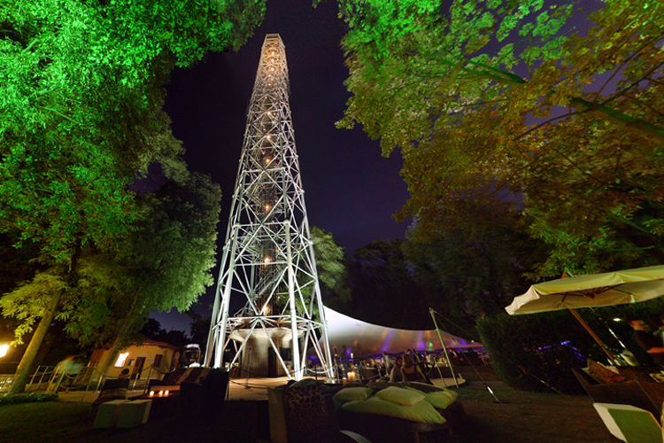 Torre Branca torna a risplendere A restaurarla Fratelli Branca Distillerie Torre Branca torna a risplendere A restaurarla Fratelli Branca Distillerie