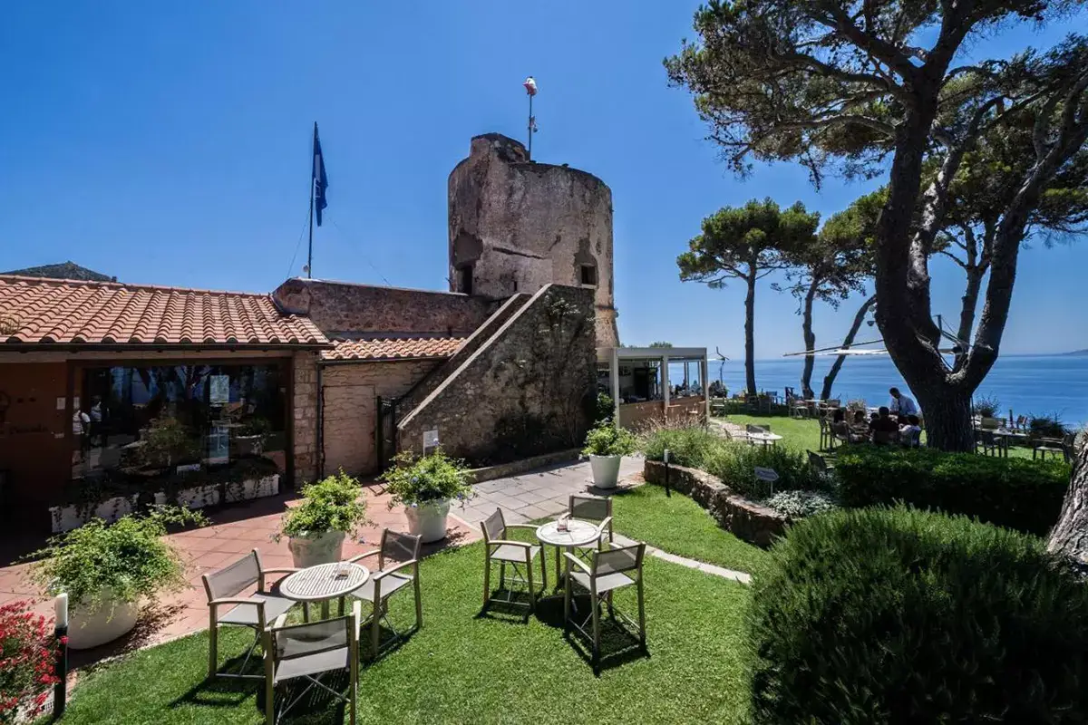Nella Torre un importante pezzo di storia Tra mappe e cannoni, rivive la storia a torre di Cala Piccola