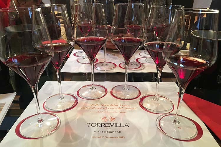 I calici pronti per la degustazione (Torrevilla coraggiosa Pinot Noir Riserva il top)