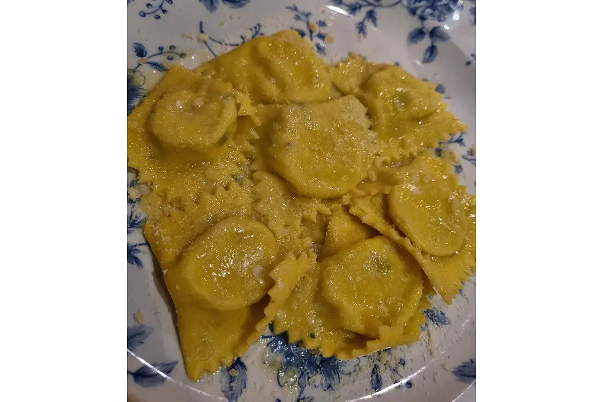 I tortelli di erbetta alla parmigiana al doppio burro d’affioramento delle vacche rosse, intitolati a George Clooney, dell'Antica Corte Pallavicina Caseifici Aperti, 30mila persone nel territorio del Parmigiano Reggiano Dop