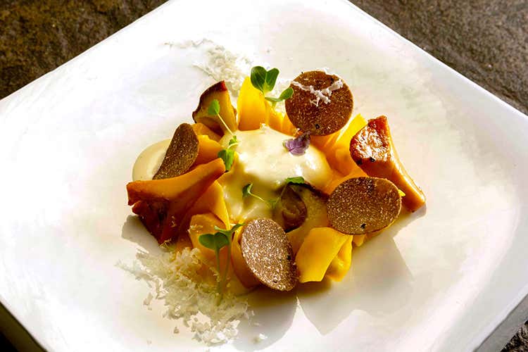 I tortelli mugellani di Gianluca Renzi (Tortelli muggelani, tartufo nero e salvia) I tortelli mugellani di Gianluca Renzi (Tortelli muggelani, tartufo nero e salvia)