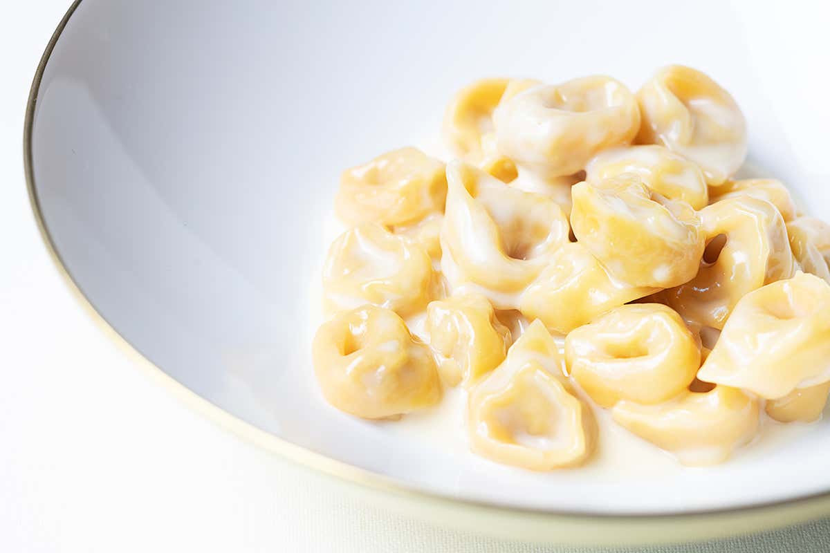 Tortellini con la crema di parmigiano reggiano Poker per Gucci Osteria: Massimo Bottura arriva a Seul