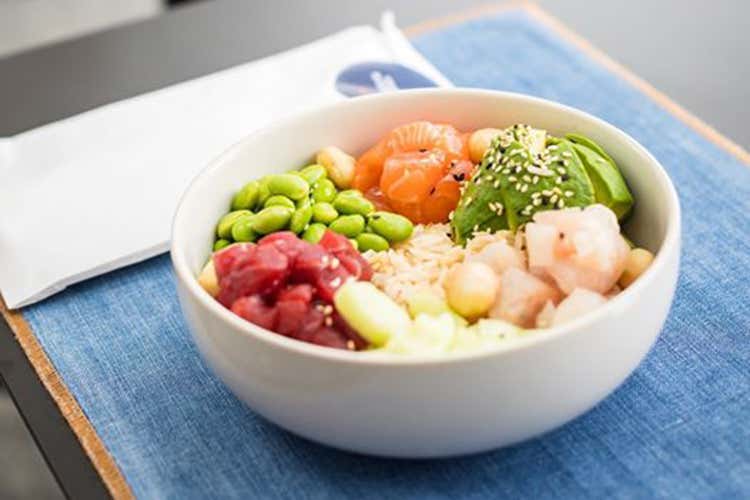 Pesce crudo e frutti tropicali - Tra cocktail e cucina gourmet, The Stage Milano torna in pista