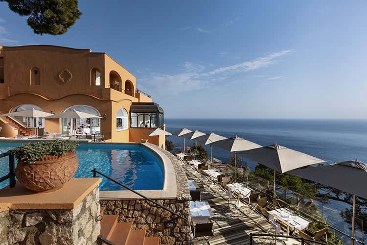 Punta Tragara (Trasferta caprese di Andrea Aprea a Le Monzu da Luigi Lionetti) Punta Tragara (Trasferta caprese di Andrea Aprea a Le Monzu da Luigi Lionetti)