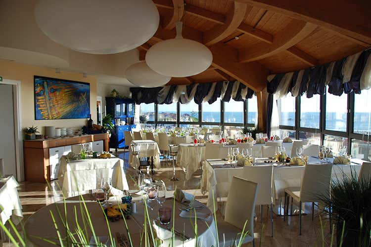 Laguna Sky Restaurant (Trattamenti rigeneranti al Laguna Palace Hotel di Grado) Laguna Sky Restaurant (Trattamenti rigeneranti al Laguna Palace Hotel di Grado)