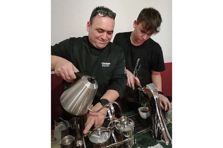 Emanuele Tommasi con il figlio quindicenne - Trattoria D'Istinto, una cucina che valorizza il territorio di Aprilia