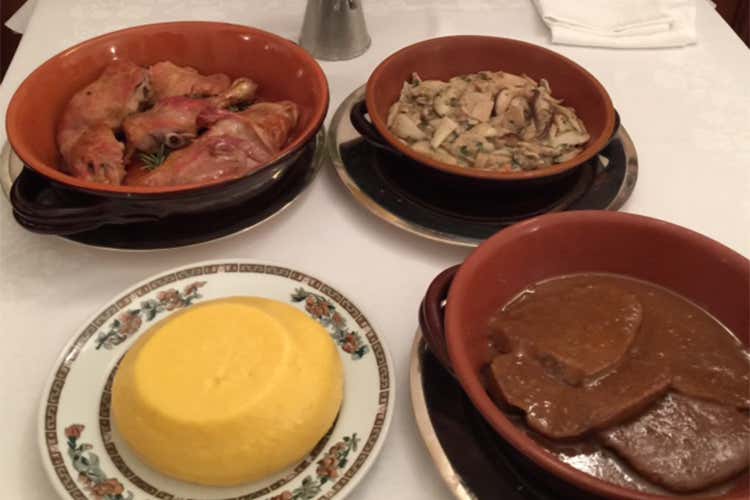 Trattoria del Teatro porto sicuro per i bergamaschi e per i turisti Trattoria del Teatro porto sicuro per i bergamaschi e per i turisti
