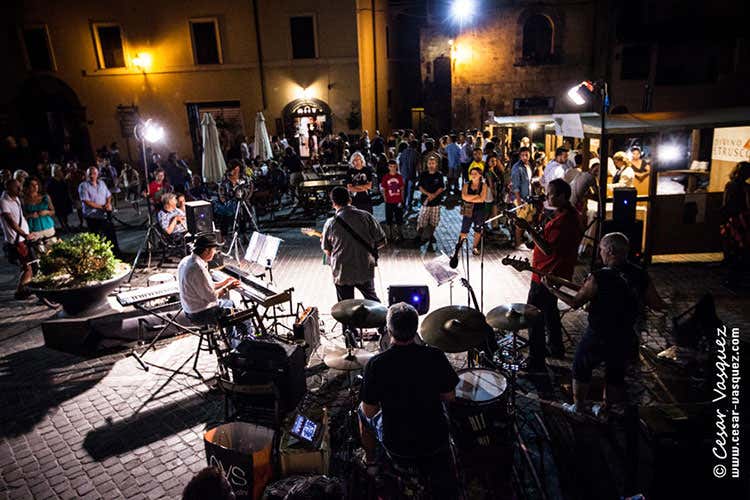 Tre giorni di assaggi, musica e spettacoli all'11ª edizione di DiVino Etrusco Tre giorni di assaggi, musica e spettacoli all'11ª edizione di DiVino Etrusco