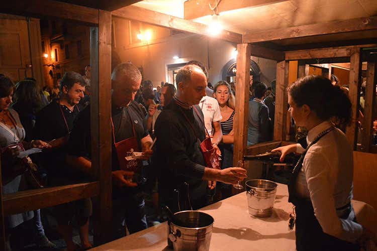 Tre giorni di assaggi, musica e spettacoli all'11ª edizione di DiVino Etrusco Tre giorni di assaggi, musica e spettacoli all'11ª edizione di DiVino Etrusco