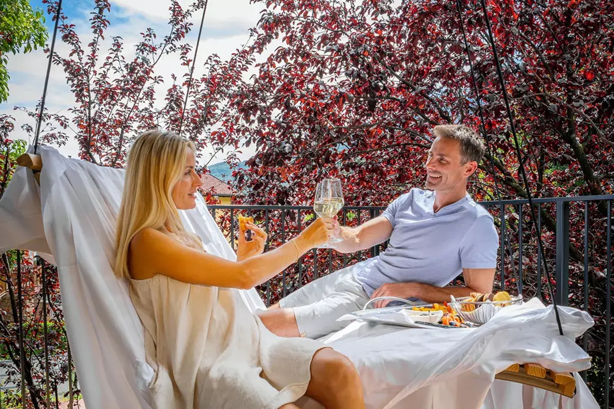 Colazione in terrazza Una casa sull’albero a due passi dal lago? È TreeLodgy a Riva del Garda