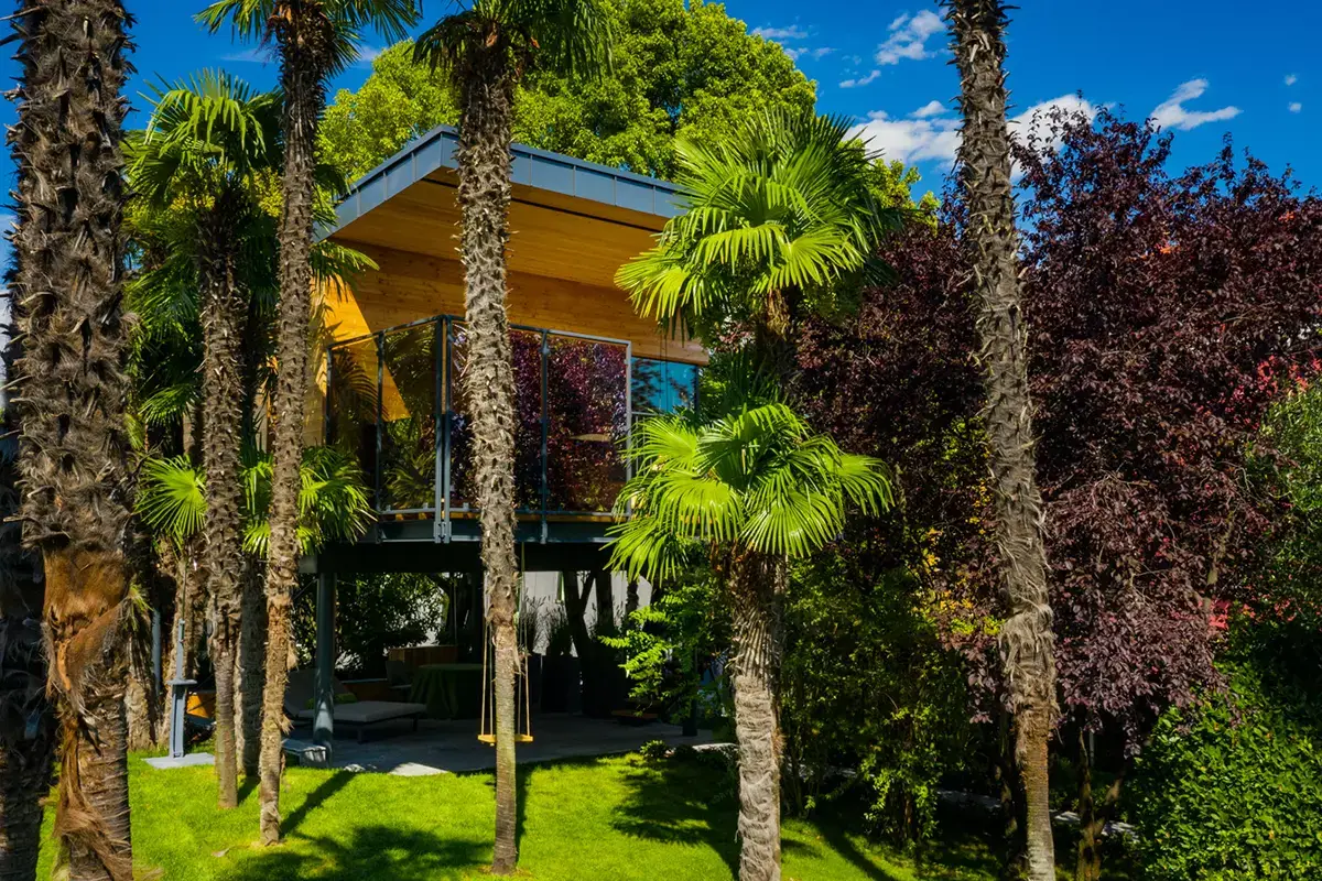 Lussuosa villa sull'albero Una casa sull&rsquo;albero a due passi dal lago? &Egrave; TreeLodgy a Riva del Garda